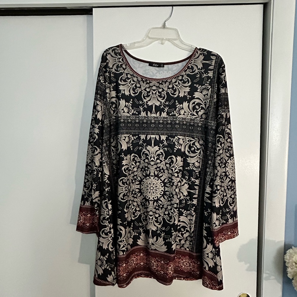 Women’s size 2x dress shirt